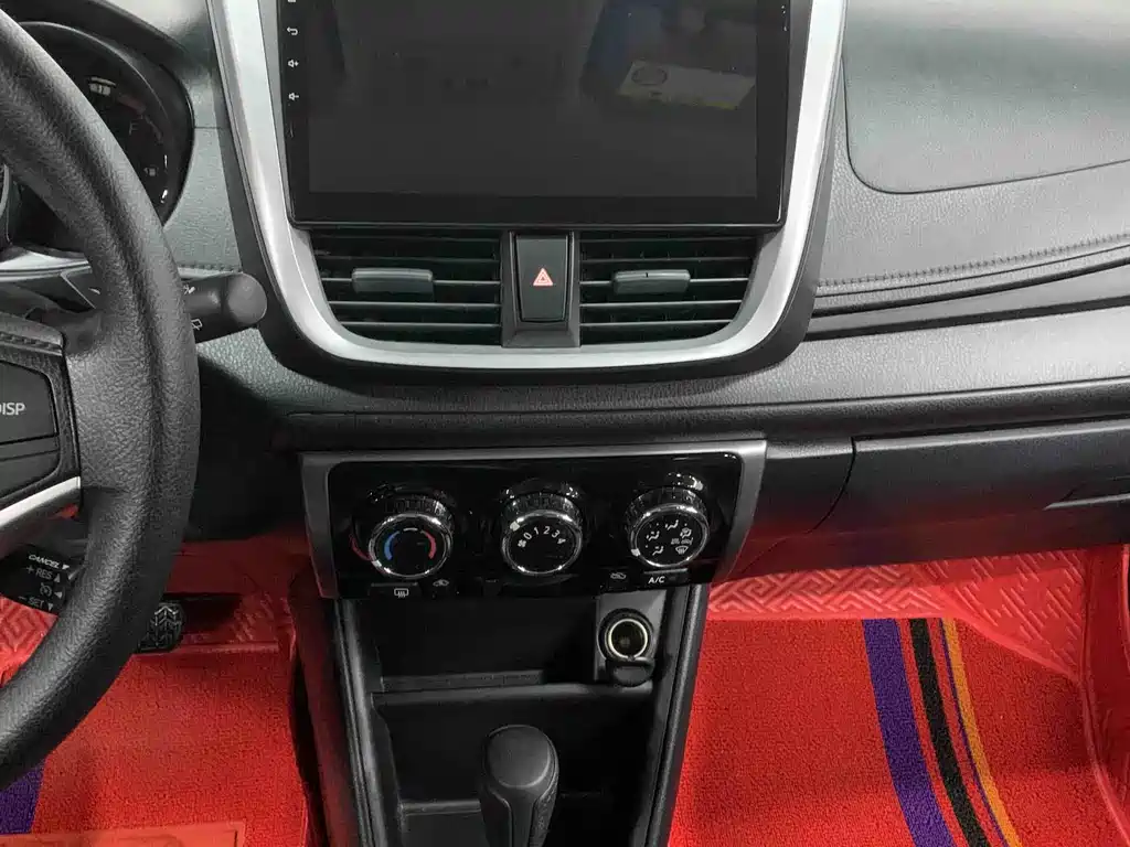 Toyota Yaris L 2022 — фото 12