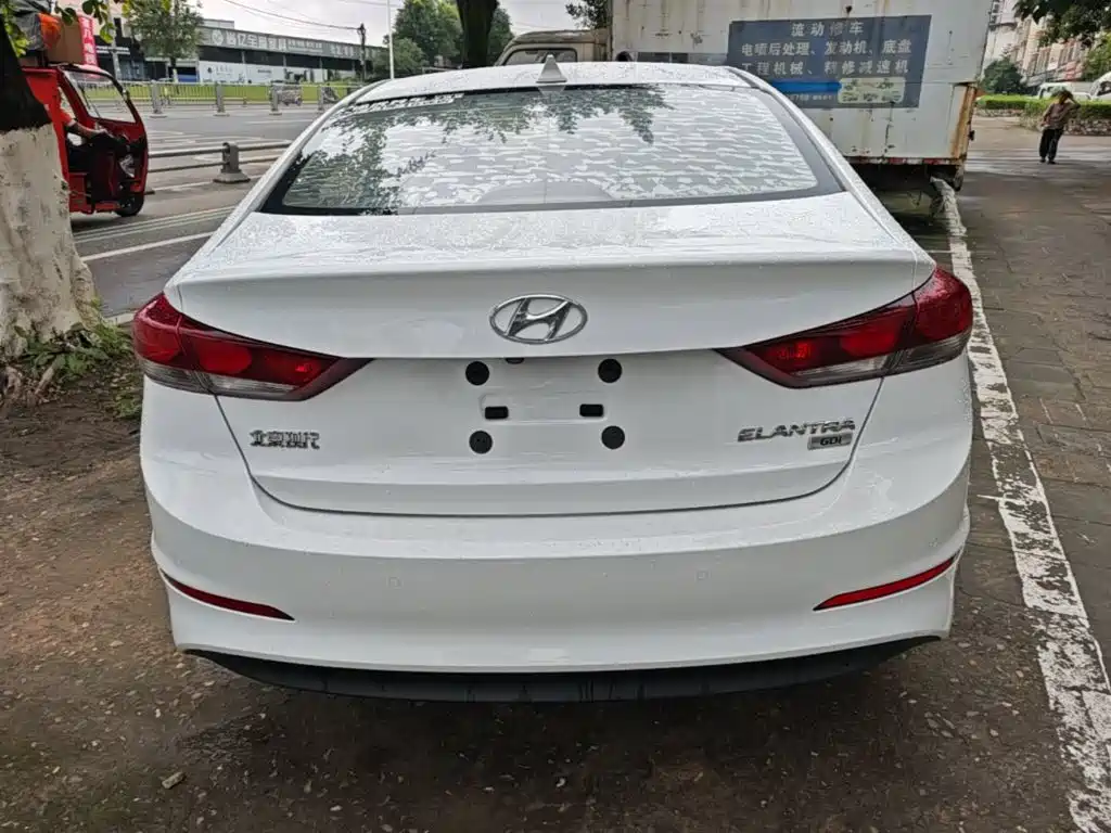 Hyundai Elantra 2016 — фото 6