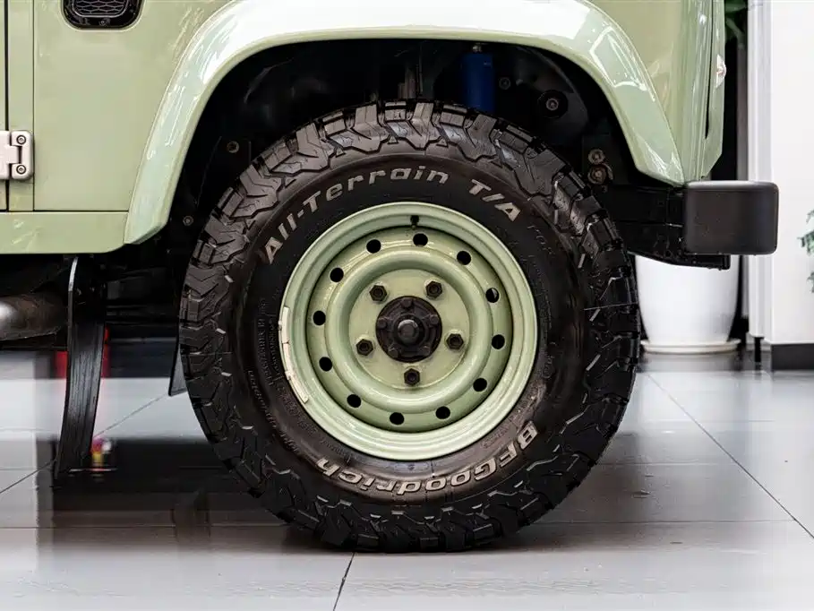 Land Rover Defender 2017 — фото 19