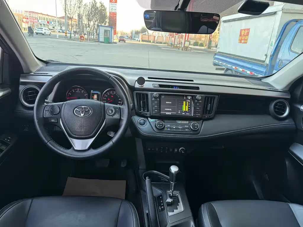 Toyota RAV4 2016 — фото 11
