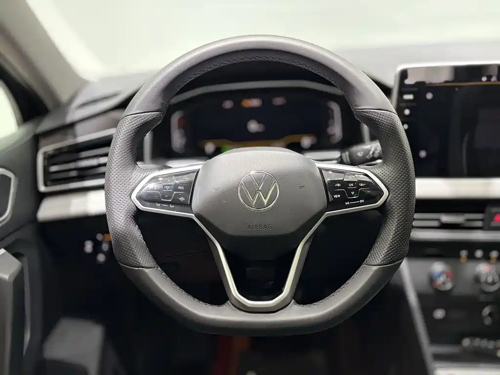 Volkswagen Tiguan L 2023 — фото 13
