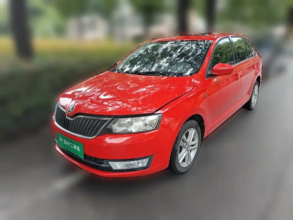 Skoda Rapid Spaceback 2015 — фото 2