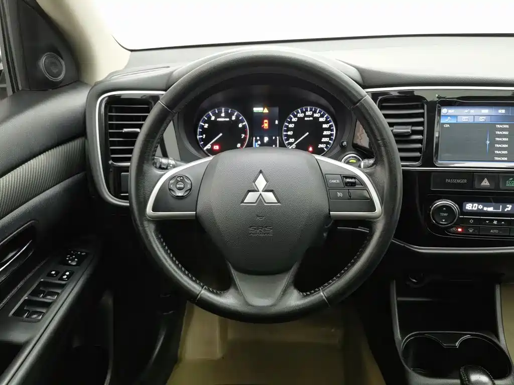Mitsubishi Outlander 2014 — фото 11