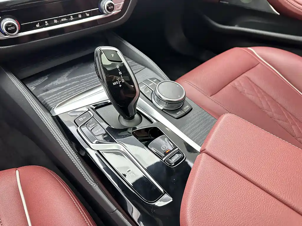 BMW 5 Series 2023 — фото 18