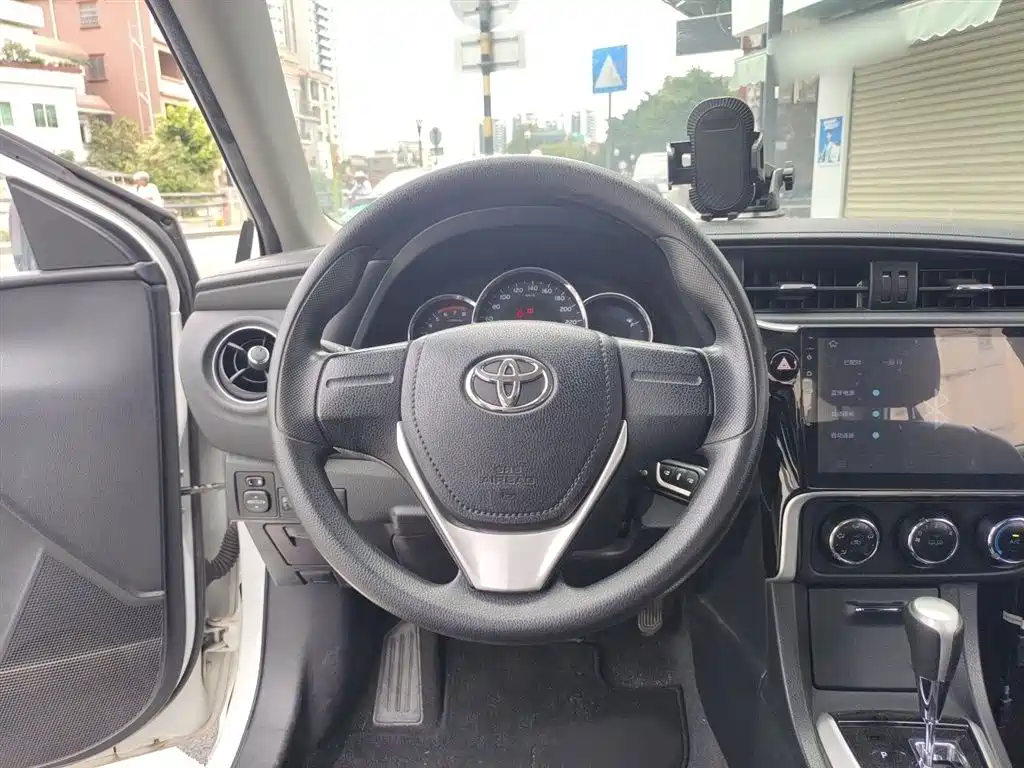 Toyota Corolla 2017 — фото 3
