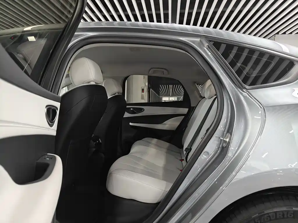 BYD Seal 05 DM-i 2025 — фото 11