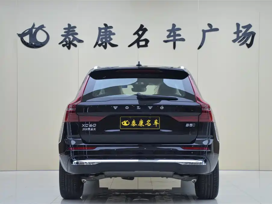 Volvo XC60 2025 — фото 3