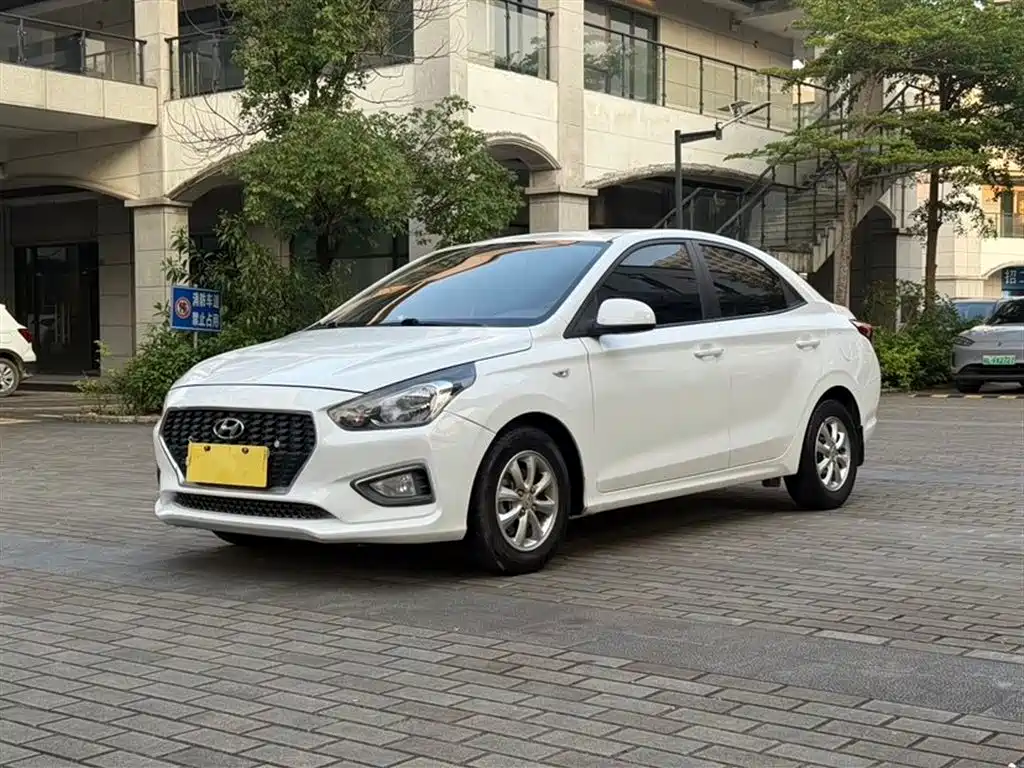 Hyundai Verna 2018 — фото 1