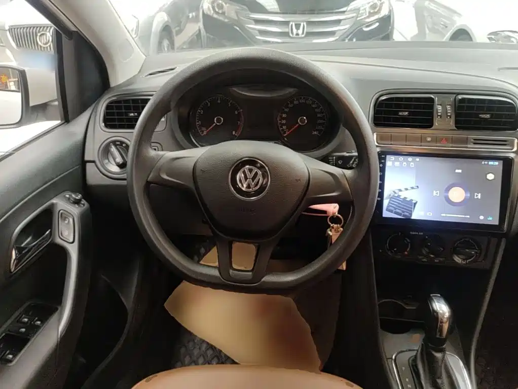 Volkswagen Polo 2017 — фото 11
