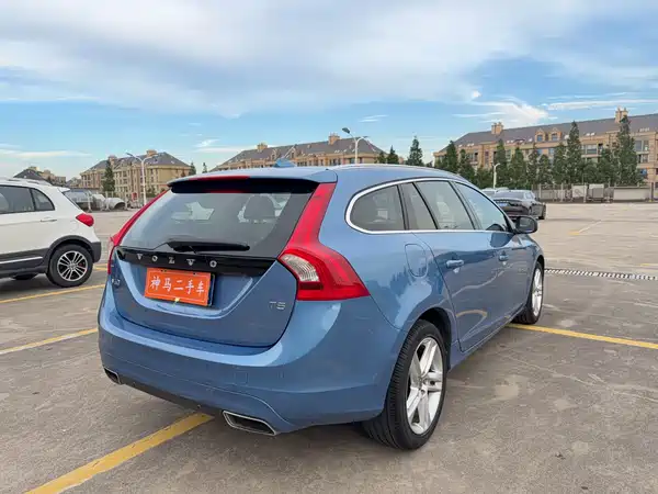 Volvo V60 2015