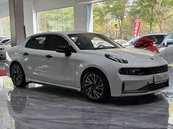 Lynk & Co 03 2022