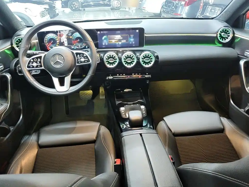 Mercedes-Benz A-Class 2020 — фото 10