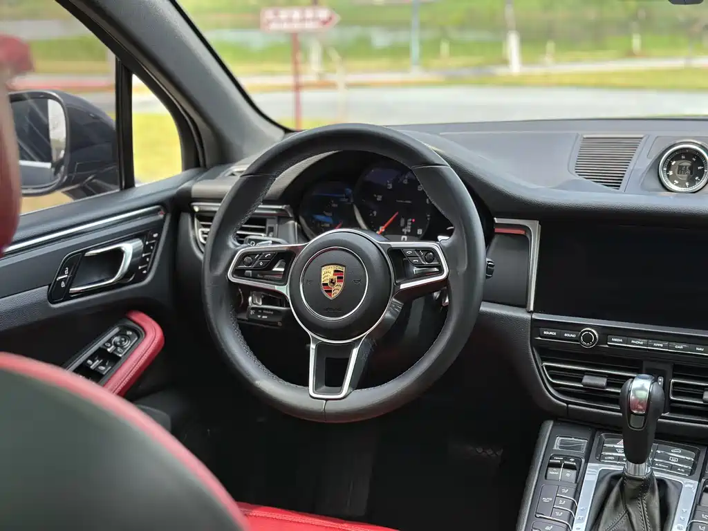 Porsche Macan 2021 — фото 18