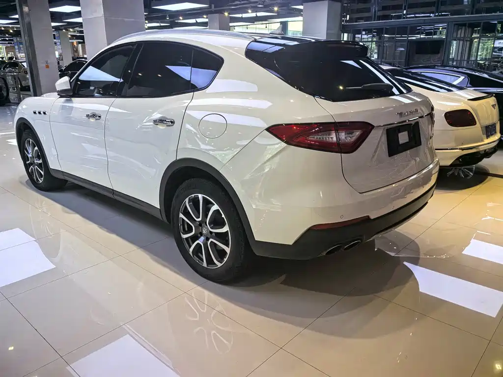 Maserati Levante 2017 — фото 8