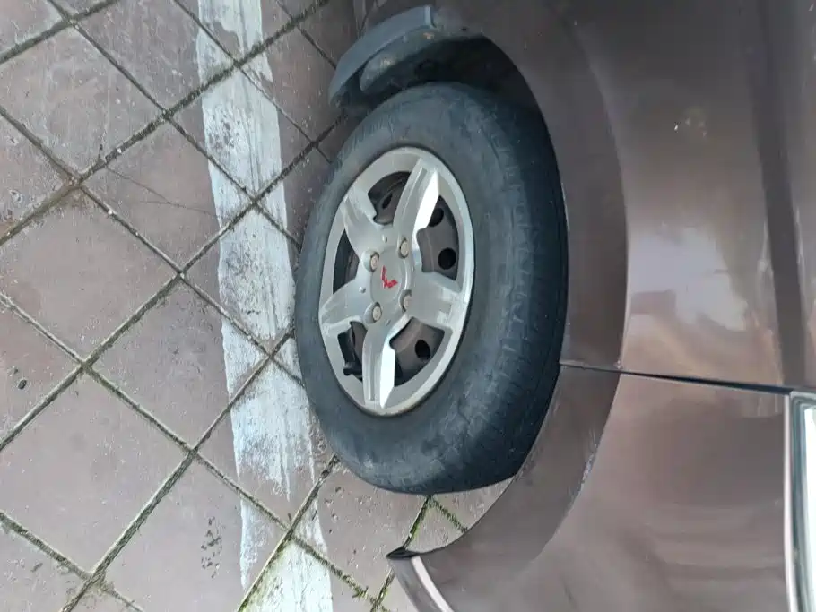 Wuling Hongguang 2015