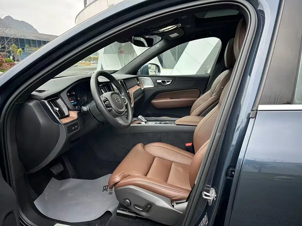 Volvo XC60 PHEV 2024 — фото 14