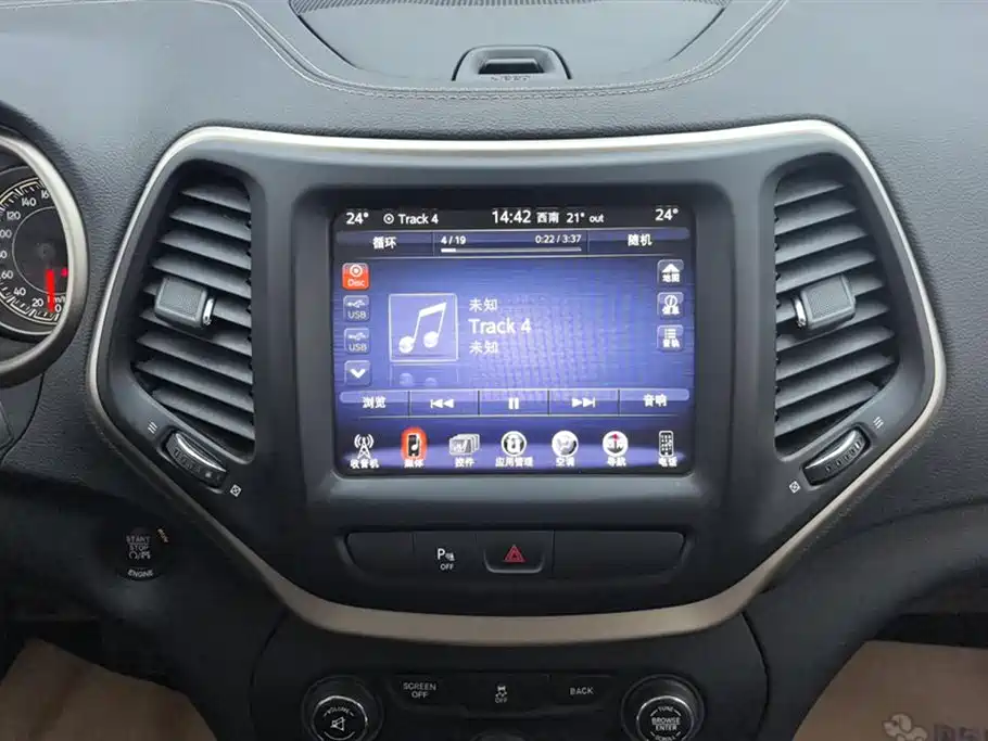 Jeep Cherokee 2016 — фото 13