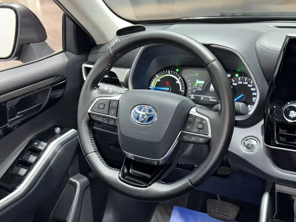 Toyota Highlander 2024 — фото 11