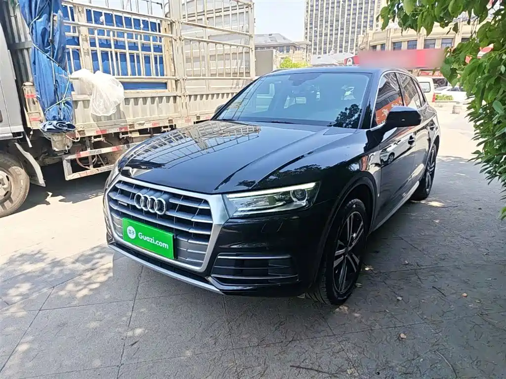 Audi Q5L 2020 — фото 1