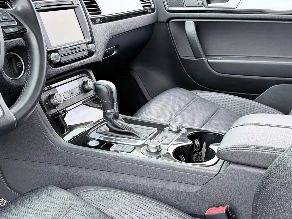 Volkswagen Touareg 2017 — фото 11