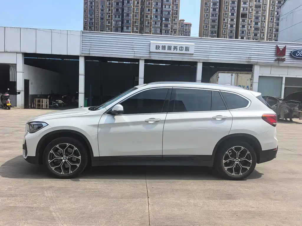 BMW X1 2022 — фото 8