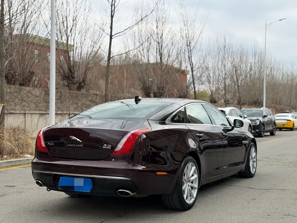 Jaguar XJ 2016 — фото 6