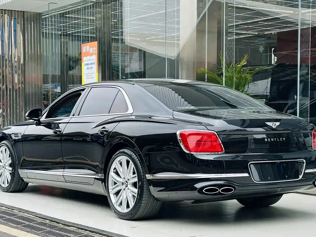 Bentley Flying Spur 2023 — фото 9