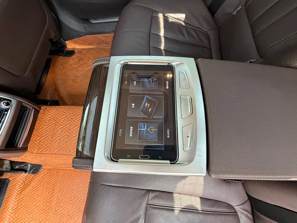 BMW 7 Series 2017 — фото 12