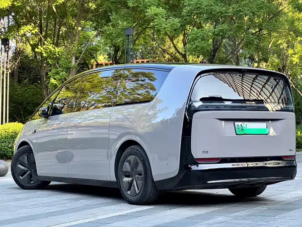 Li Auto MEGA 2025