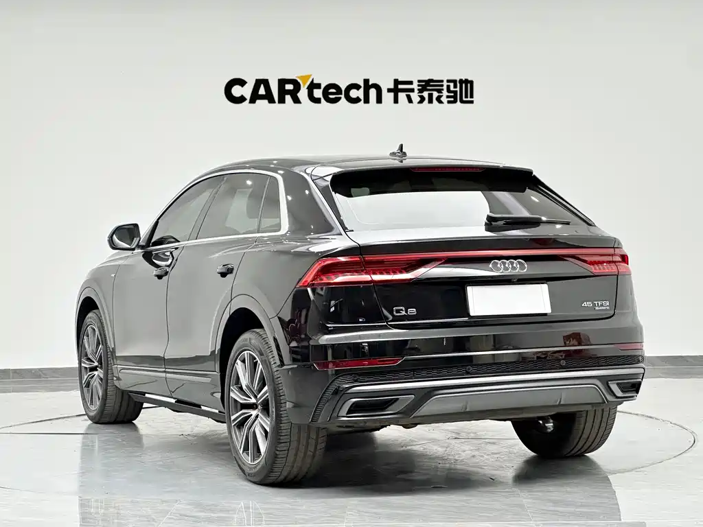 Audi Q8 2023 — фото 6
