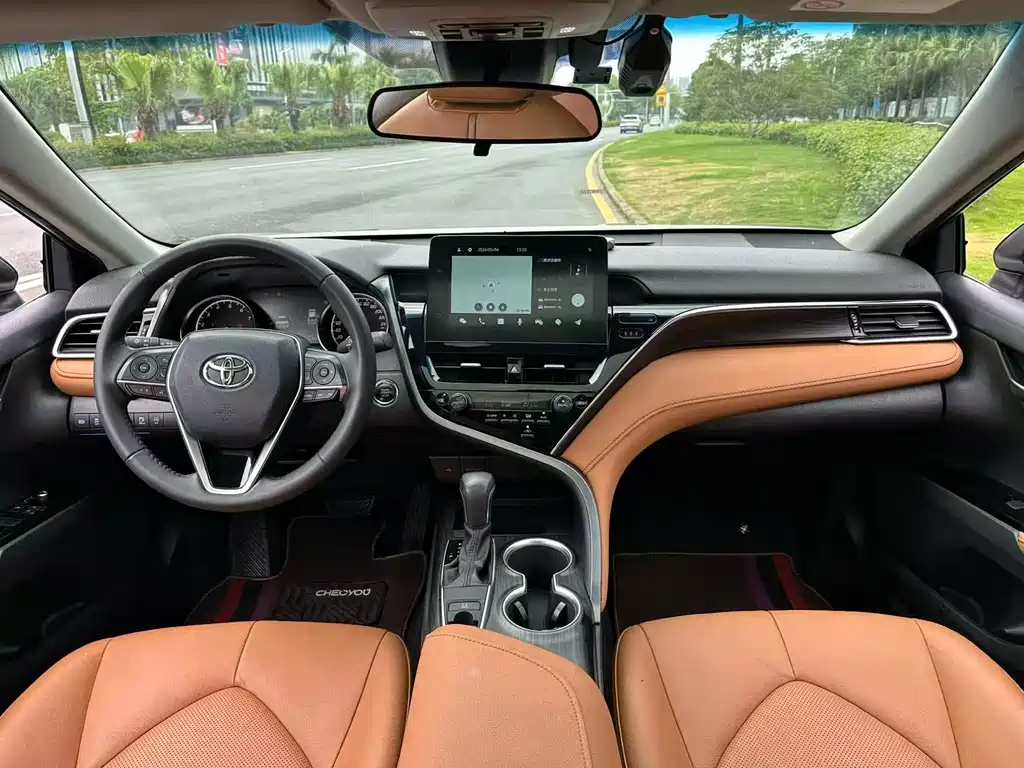 Toyota Camry 2022 — фото 8