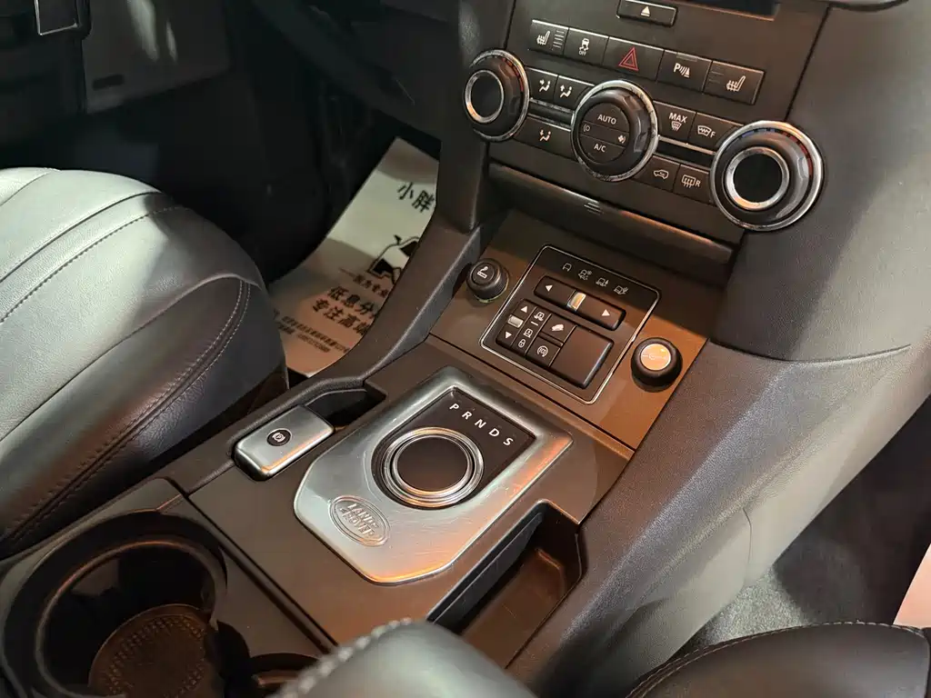 Land Rover Discovery 2016 — фото 10