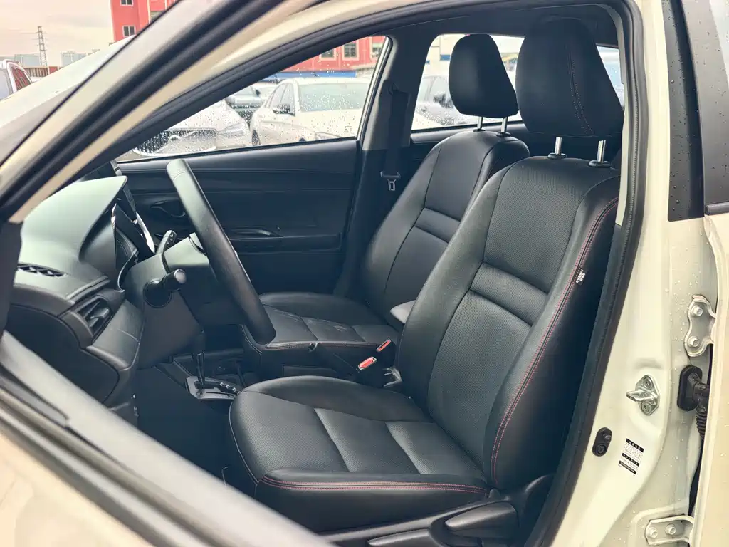 Toyota Yaris L 2022 — фото 10