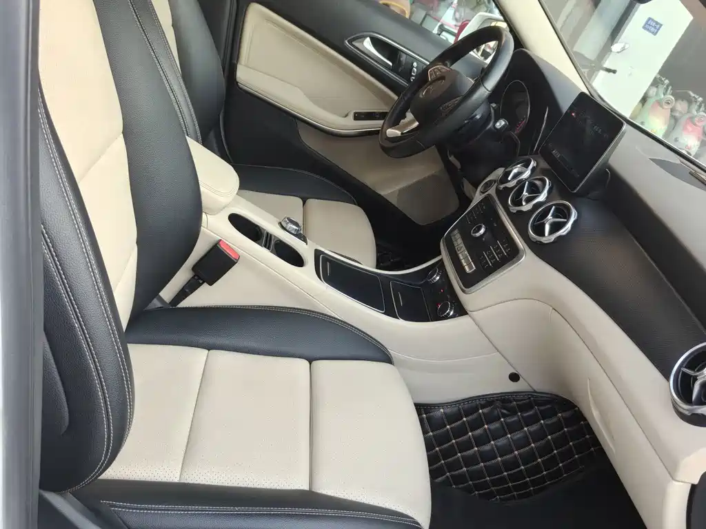 Mercedes-Benz GLA 2017 — фото 12