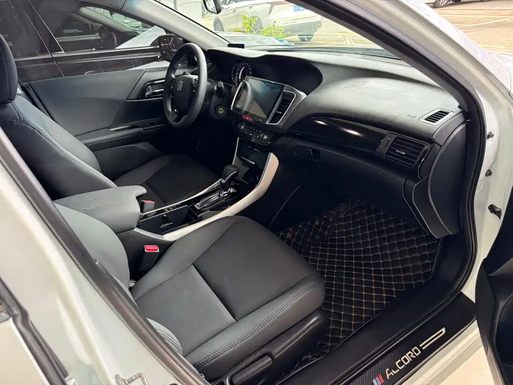 Honda Accord 2018 — фото 15