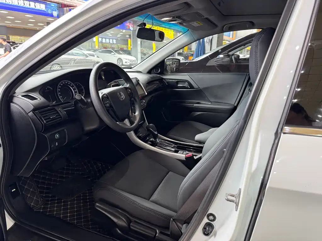 Honda Accord 2018 — фото 16