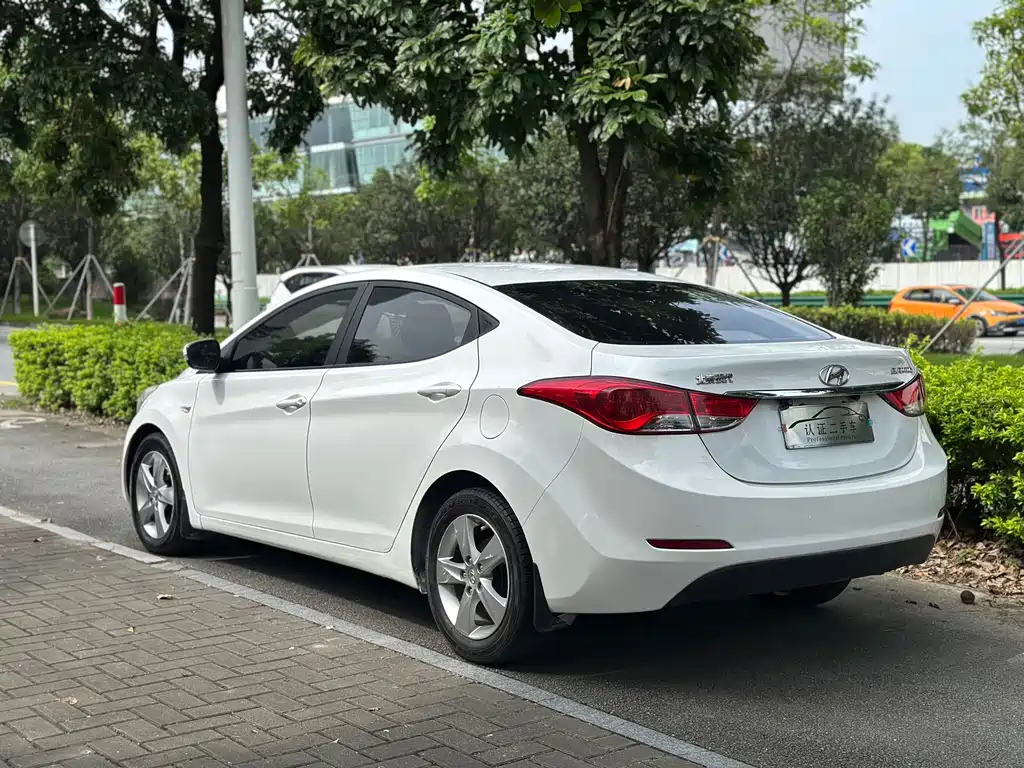 Hyundai Elantra 2013