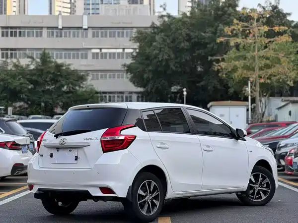 Toyota Yaris L 2021