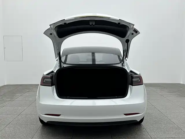 Tesla Model 3 2023 — фото 15