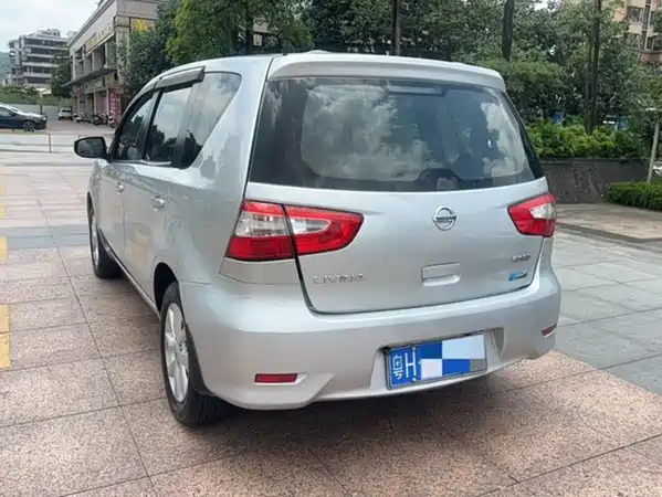 Nissan Livina 2015