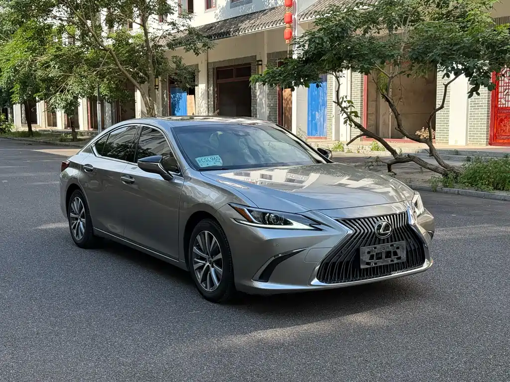 Lexus ES 2019 — фото 3