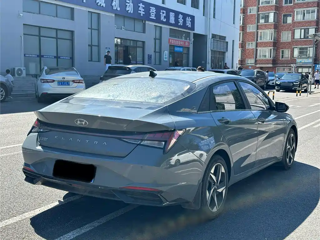 Hyundai Elantra 2021 — фото 13