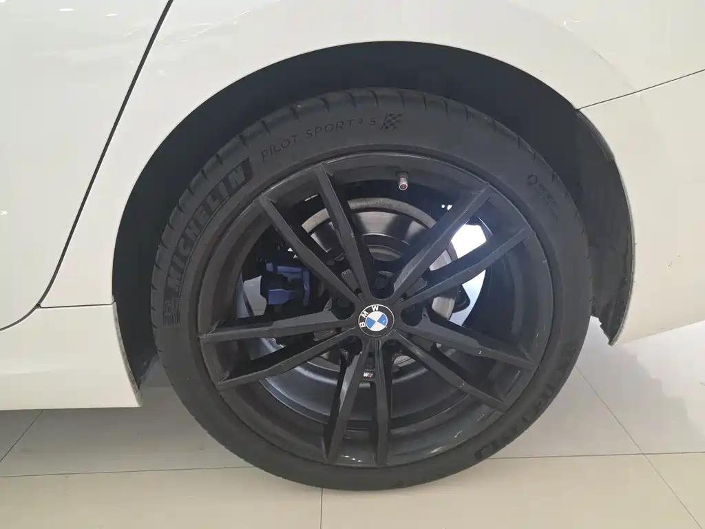 BMW 3 Series 2019 — фото 13