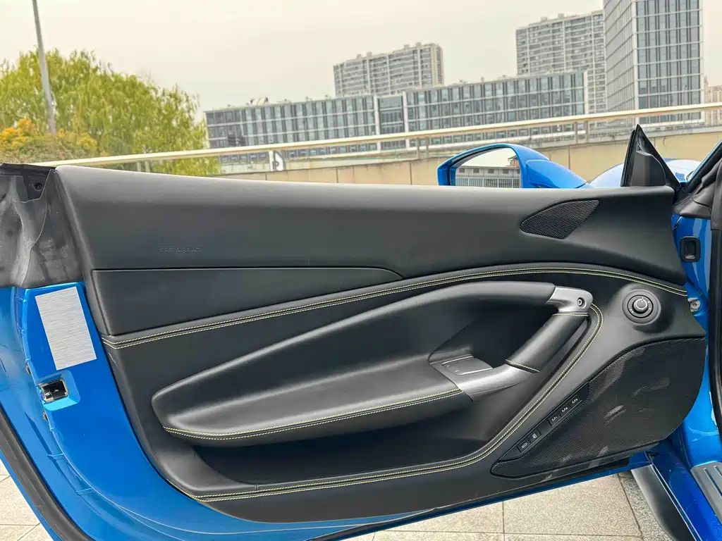 Ferrari F8 2021 — фото 9