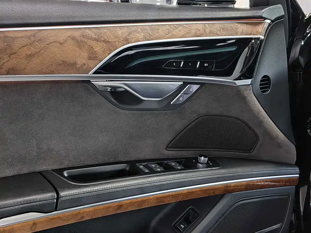 Audi A8 2019 — фото 10