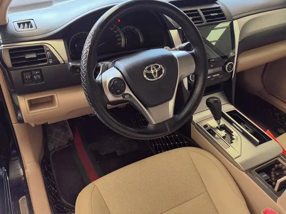 Toyota Camry 2013 — фото 13