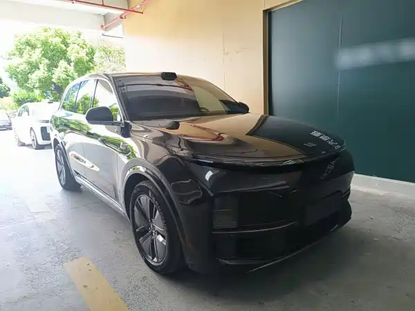 Li Auto L8 2025