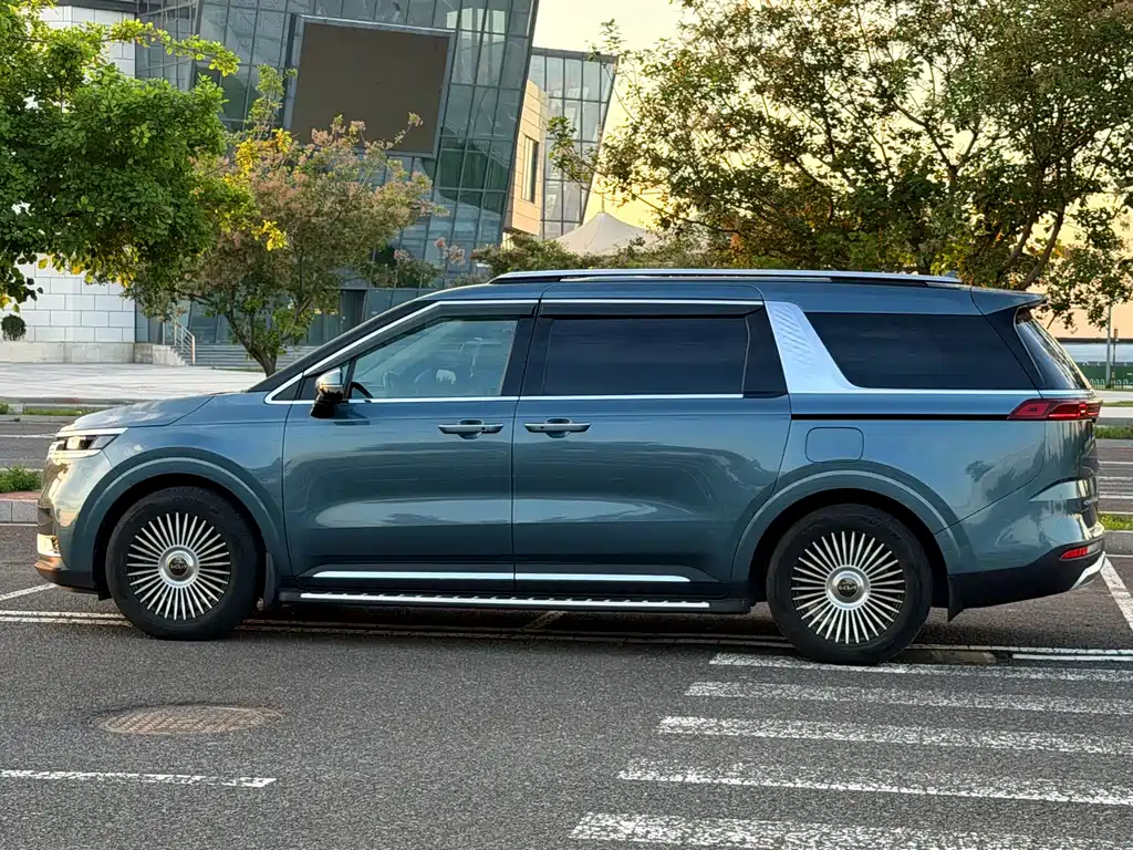 Kia Carnival 2022 — фото 4