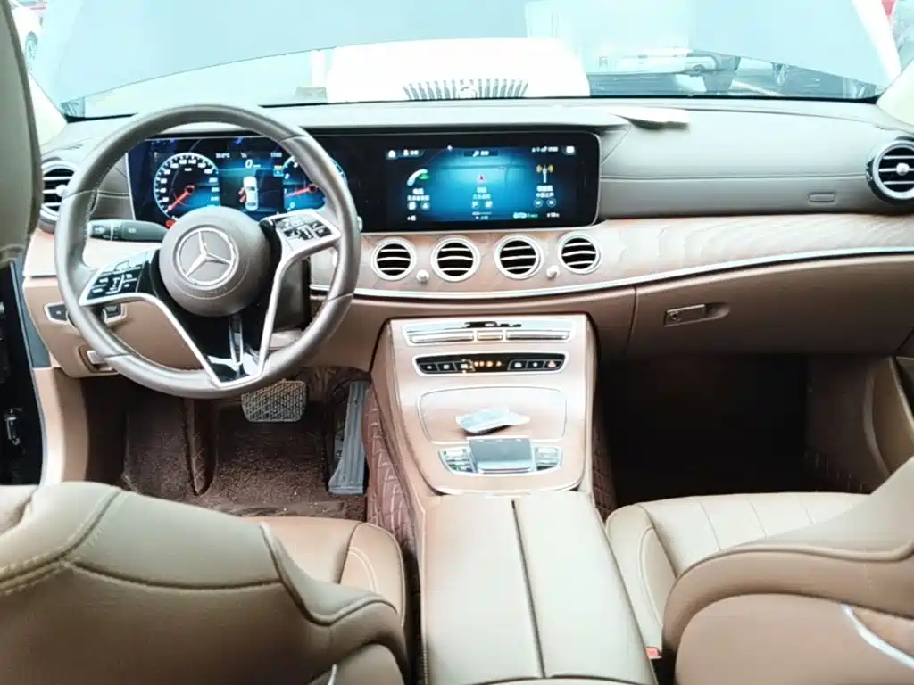 Mercedes-Benz E-Class 2023 — фото 10