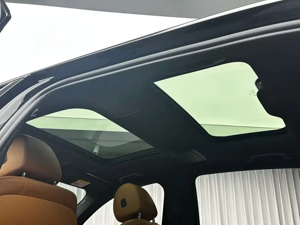 BMW 5 Series 2018 — фото 14